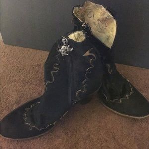 Into the Midnight - Women Ankle Cowgirl Boots